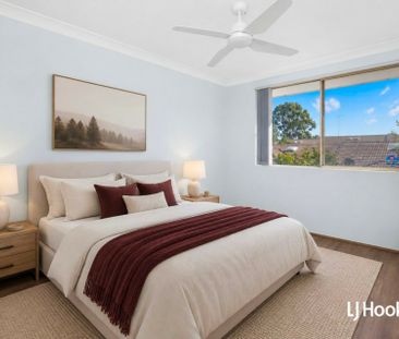 Semi-Detached Townhouse with Sunny, Light-Filled Appeal - Photo 4