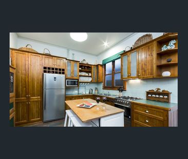 Comfortable 3-Bedroom Home with Outdoor Entertaining Space! - Photo 5