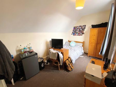 8 bedroom terraced house to rent - Photo 3