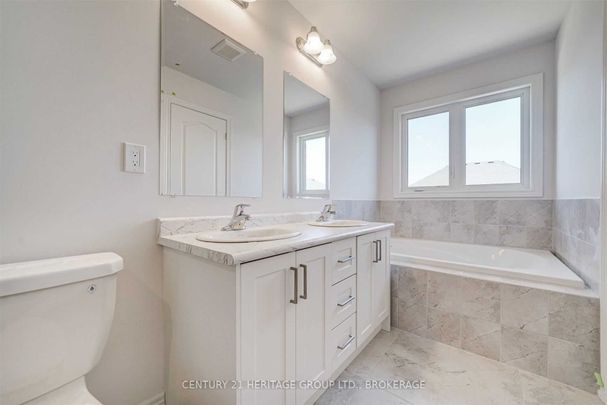 For Lease - 5 Frederick Taylor Way, East Gwillimbury, Ontario - Photo 1