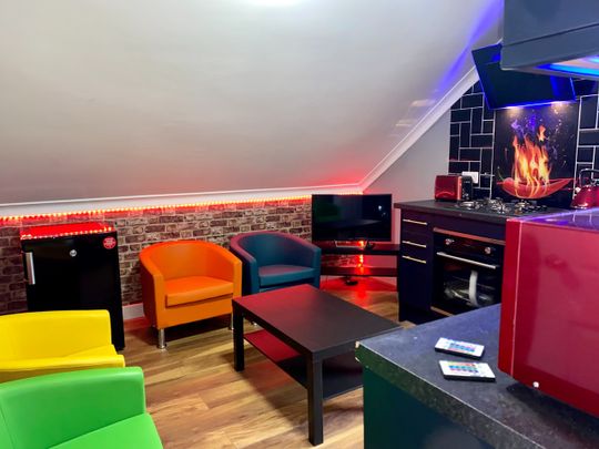 2 Bed Flat, Erleigh Road, RG1 - Photo 1