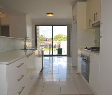 Spacious Two Bedroom Townhouse - Photo 5