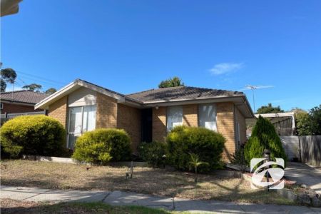 FAMILY LIVING IN LANGWARRIN PARK ESTATE - Photo 2