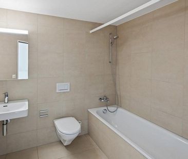 Top moderne Dachwohnung mit Galeriezimmer - Im Herzen von Flawil - Photo 1