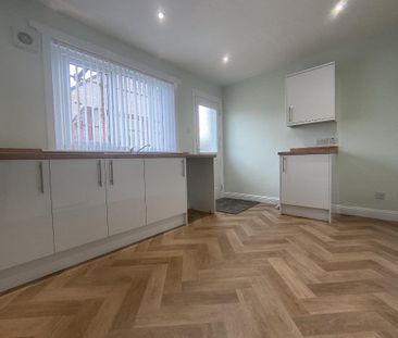 3 bedroom semi-detached house to rent - Photo 6