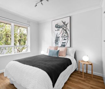 Chic Two-Bedroom Apartment in Windsor's Prime Locale - Your Perfect... - Photo 5