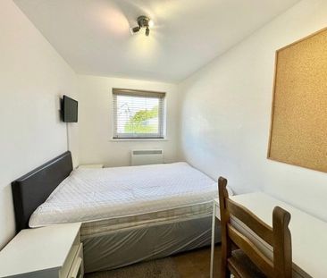 Winnall Close, Winchester - Photo 2