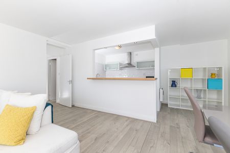 The Millennium Tower, Charlotte Quay Dock, Grand Canal Dock, Dublin 4, D04 R974. - Photo 2