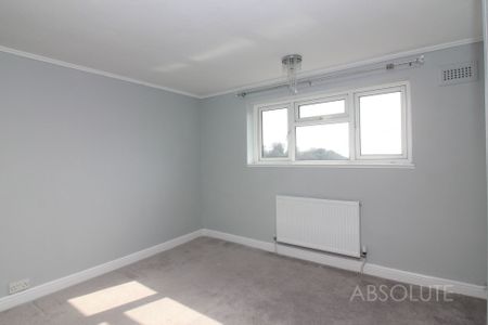 3 bed semi-detached house to rent in Grenville Avenue, Torquay, TQ2 - Photo 3