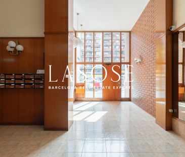 Apartment 110m² with optional garage to rent in Hostafrancs, Barcelona - Photo 4