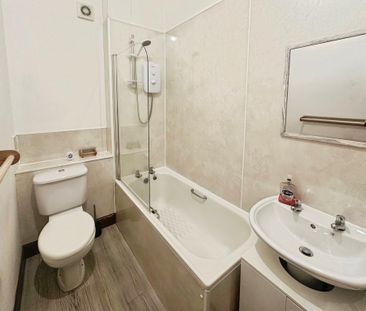 2 bedroom flat to rent - Photo 6
