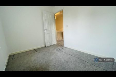3 bedroom semi-detached house to rent - Photo 4