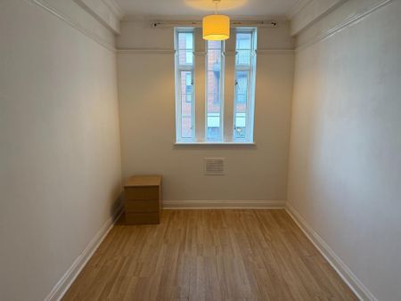 3 bedroom flat to rent - Photo 4