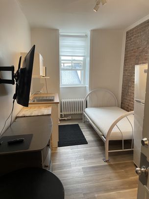 Superbe petit studio, Salle de bain commune, WIFI, rue Parvis - Photo 1