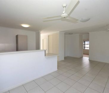 Beautiful Home for the Smaller Family - Large Patio - Side Access - Photo 2