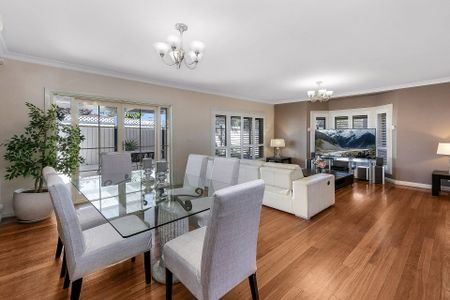 Charming 3 Bed 2 Bath Double Storey Family Home in Riverwood ! ! ! - Photo 5