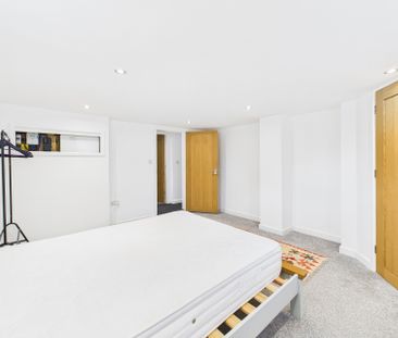 23 Seagrave Road, S12 - Photo 2