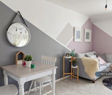 1 bedroom flat to rent - Photo 2
