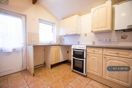 2 bedroom semi-detached house to rent - Photo 5