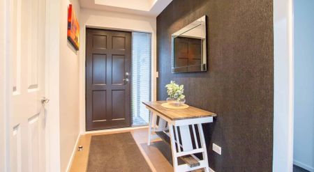 IMMACULATE FULLY FURNISHED SPACIOUS FAMILY HOME! - Photo 5