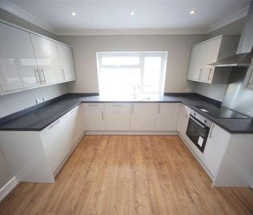 High Street, Langley, Berkshire, SL3 - Photo 3