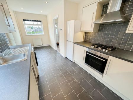 3 bedroom Bungalow To Let - Photo 5