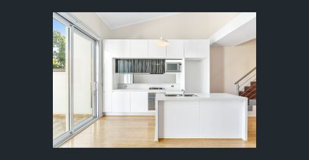 A STUNNING AND SPACIOUS MODERN SPLIT LEVEL APARTMENT - Photo 2