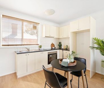 A Short-Term Inner-North Retreat — Fully Furnished | 6-Month Lease - Photo 4