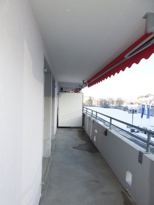 "helle 4.5-Zimmer-Wohnung mit grosszügigem Balkon" - Photo 1