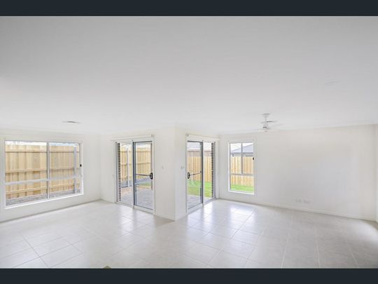 Sophisticated Four-Bedroom Home in a Convenient Location !!! - Photo 1