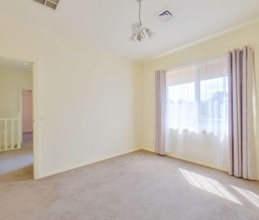 2/14 Rothschild Street, Glen Huntly VIC 3163 - Townhouse For Rent |... - Photo 2