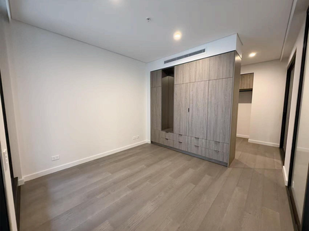 Brand New Luxtury 1 Bed+Study Apartment in the Heart of Zetland - Photo 2