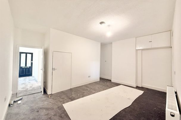 2 bed House Brickfield Cottages, SS4 - Photo 1