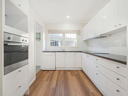 Townhouse In Convenience Location - Photo 4