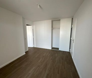 location Appartement T2 DE 45.3m² À ELANCOURT - Photo 2