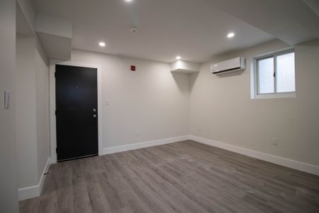 **Cozy** 1-Bedroom Apartment in Welland - Photo 2