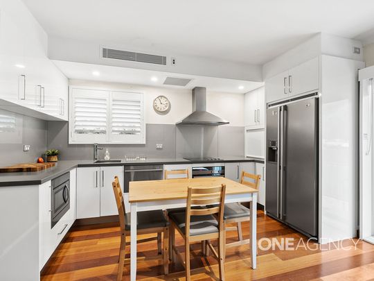 MODERN UNIT WITH WATER VIEWS AND BEACHFRONT LOCATION - Photo 1