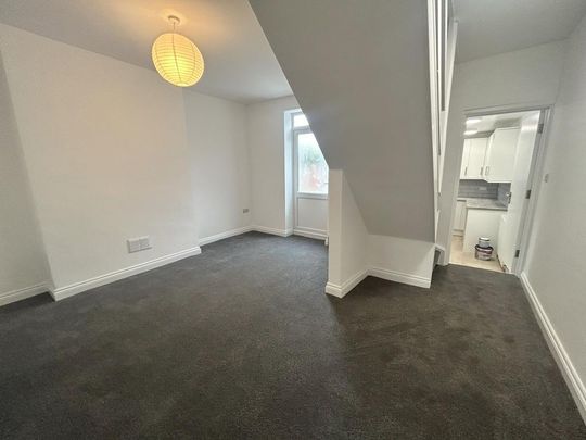 4 bedroom terraced house to rent - Photo 1