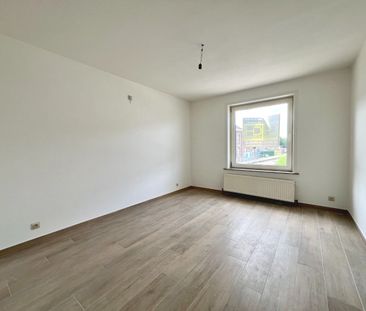 Lichtrijk appartement te huur met twee slaapkamers - Foto 2