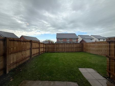 3 bedroom semi-detached house to rent - Photo 5