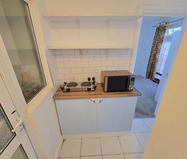 Studio to rent - Photo 6