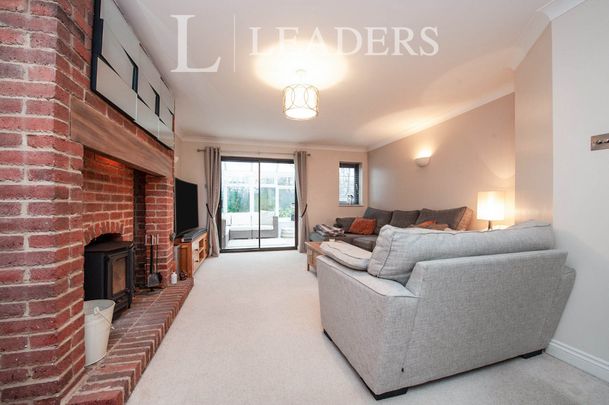 4 bedroom house to rent Sleaford Close, Grange Park, SN5 - Photo 1