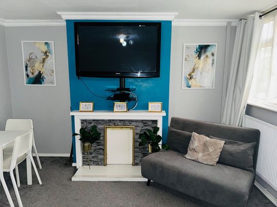 2 Bed Maisonette, Longheath Gardens, CR0 - Photo 1