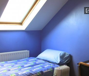 Relaxing room in shared apartment in Terenure, Dublin - Photo 1