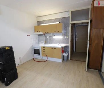 Pěkný útulný byt 1+1 ve třetím patře panelového domu s výtahem a do... - Photo 5