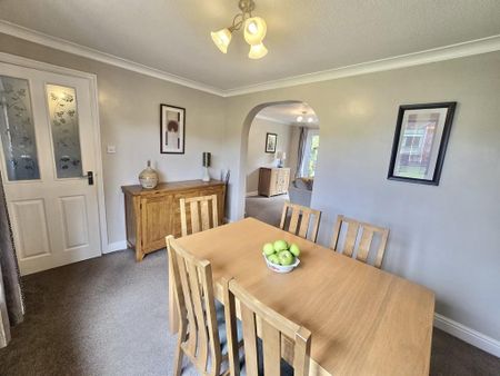 4 bedroom detached house to rent - Photo 5