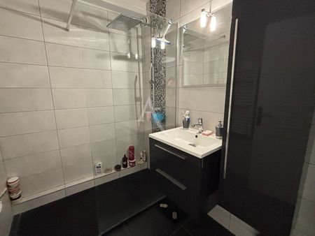 Location Appartement 3 pièces 53m² NICE 06100 - Photo 4