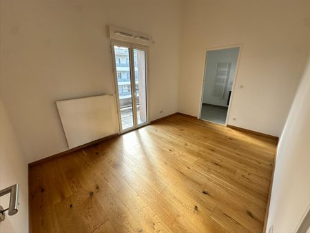 location Appartement T5 DE 136.5m² À SAINT JULIEN EN GENEVOIS - Photo 2