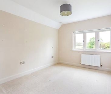 A spacious and modern three bedroom house in the village of Rushall... - Photo 5