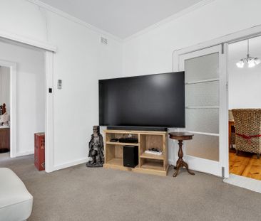 Family home, plus so much more! - Photo 5